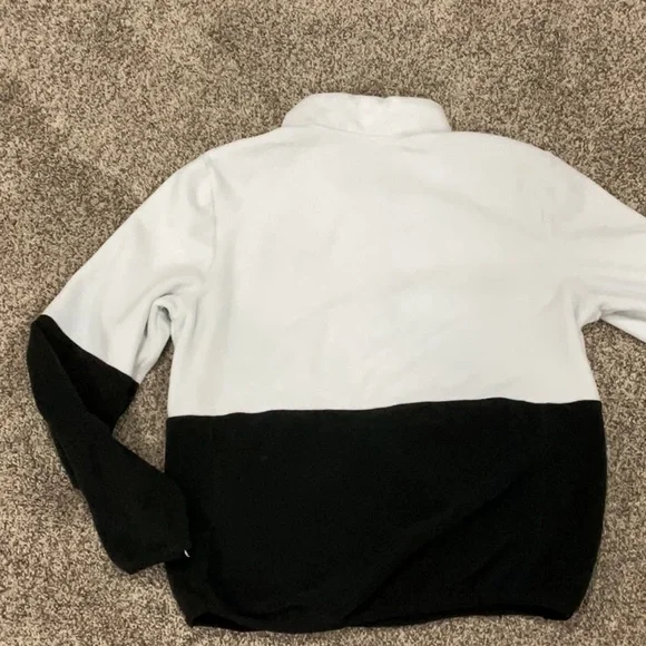 Ohio State fleece. Super warm. Pet and smoke free home. Offers welcome. - Picture 4 of 4